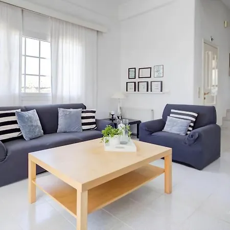 Artistic 3-bdrm In *