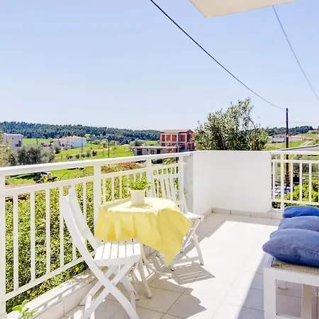 Διαμέρισμα Artistic 3-bdrm In Néa Fókaia