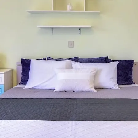 Artistic 3-bdrm In Διαμέρισμα