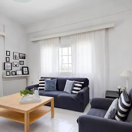 Artistic 3-bdrm In *