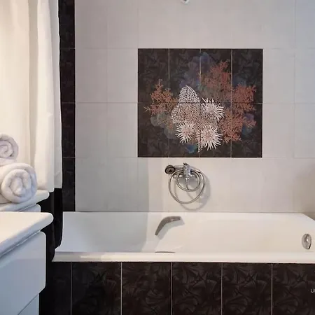 Artistic 3-bdrm In *