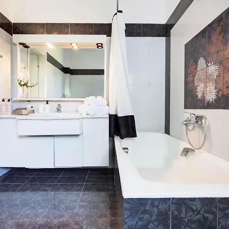 Διαμέρισμα Artistic 3-bdrm In *