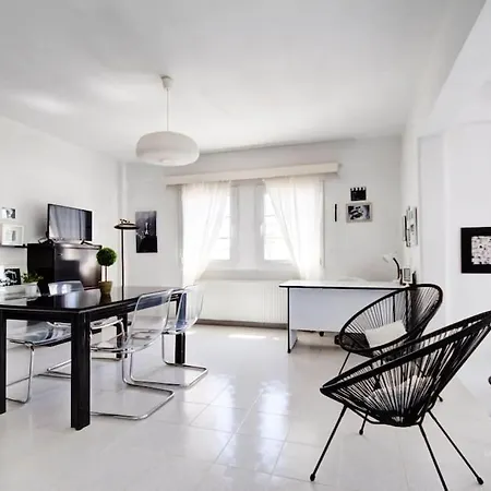 Artistic 3-bdrm In Διαμέρισμα Néa Fókaia