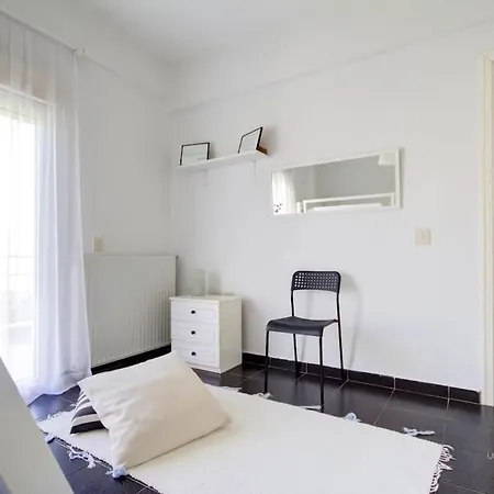Artistic 3-bdrm In Néa Fókaia