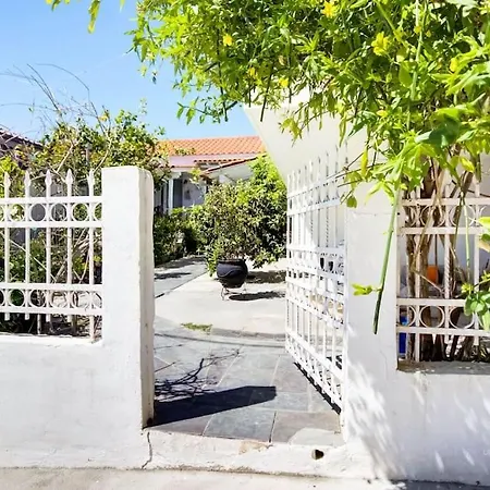 Artistic 3-bdrm In *