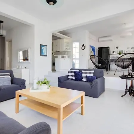 Artistic 3-bdrm In Appartement