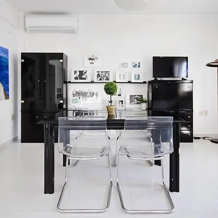 Artistic 3-bdrm In Appartement *