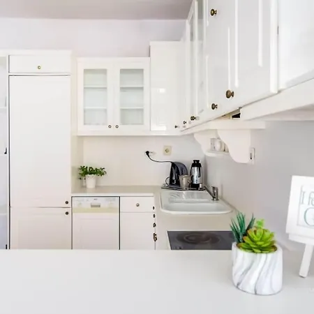 Artistic 3-bdrm In Néa Fókaia